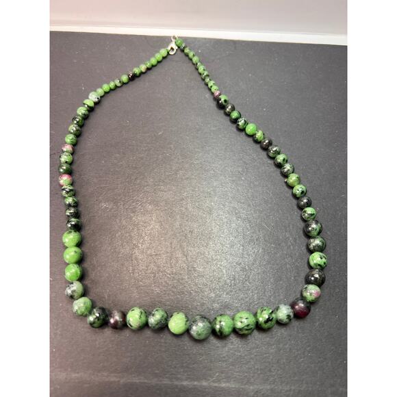 Ruby in zoisite graduated necklace with sterling silver clasp - Picture 8 of 11